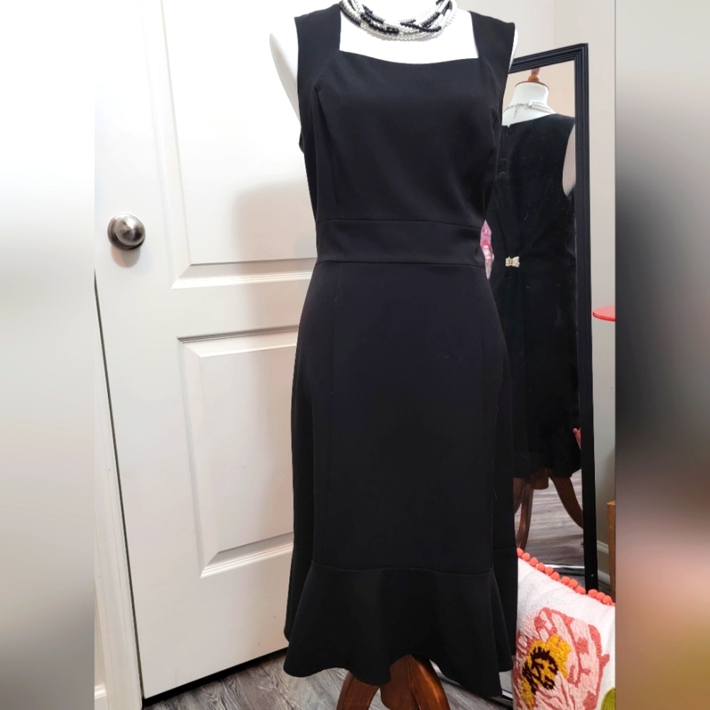 WHITE HOUSE BLACK MARKET SIZE 12 BEAUTIFUL and elegant,